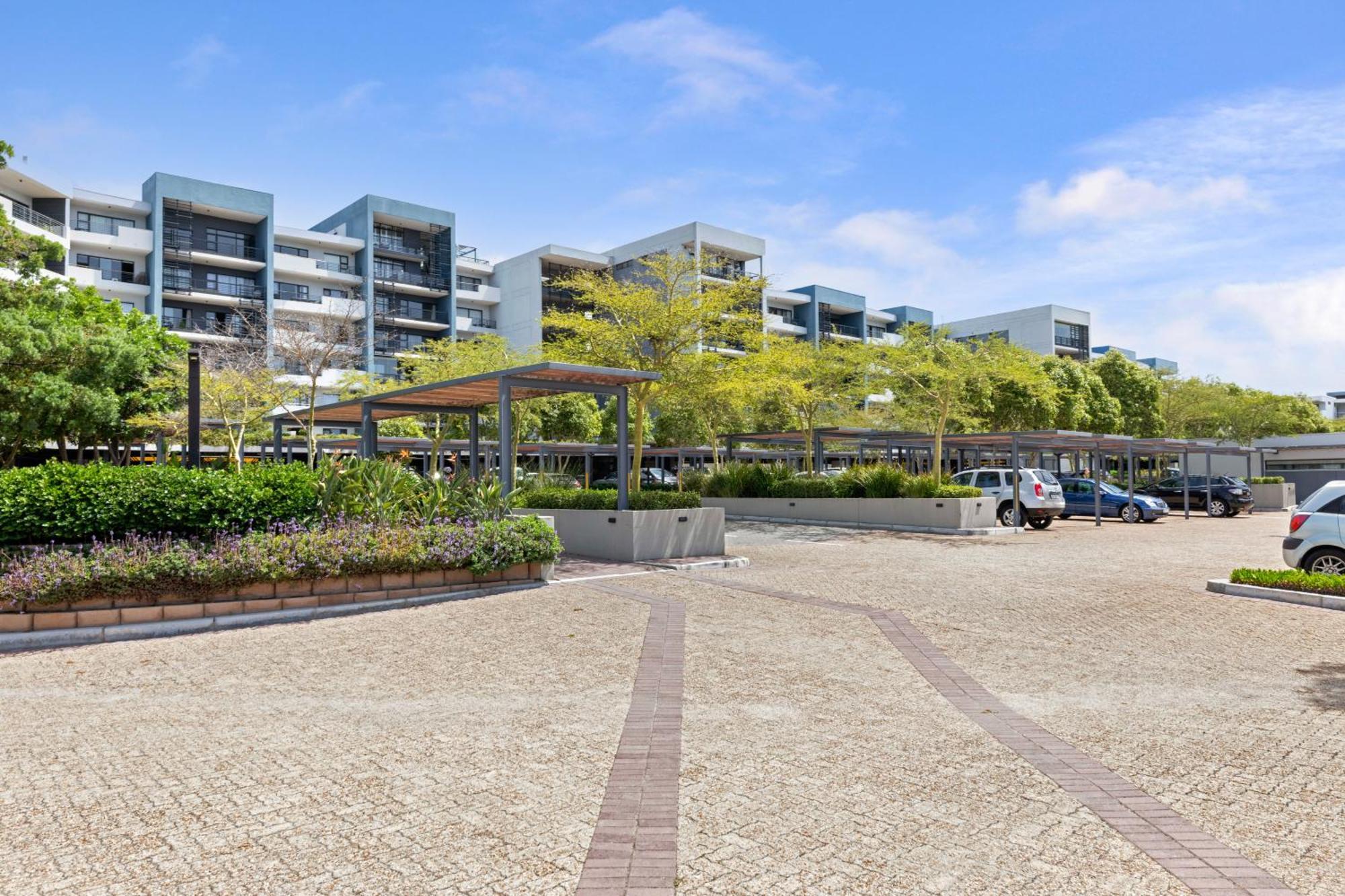 Two Bedroom Luxury Apartment, Century - Backup Power * Cape Town