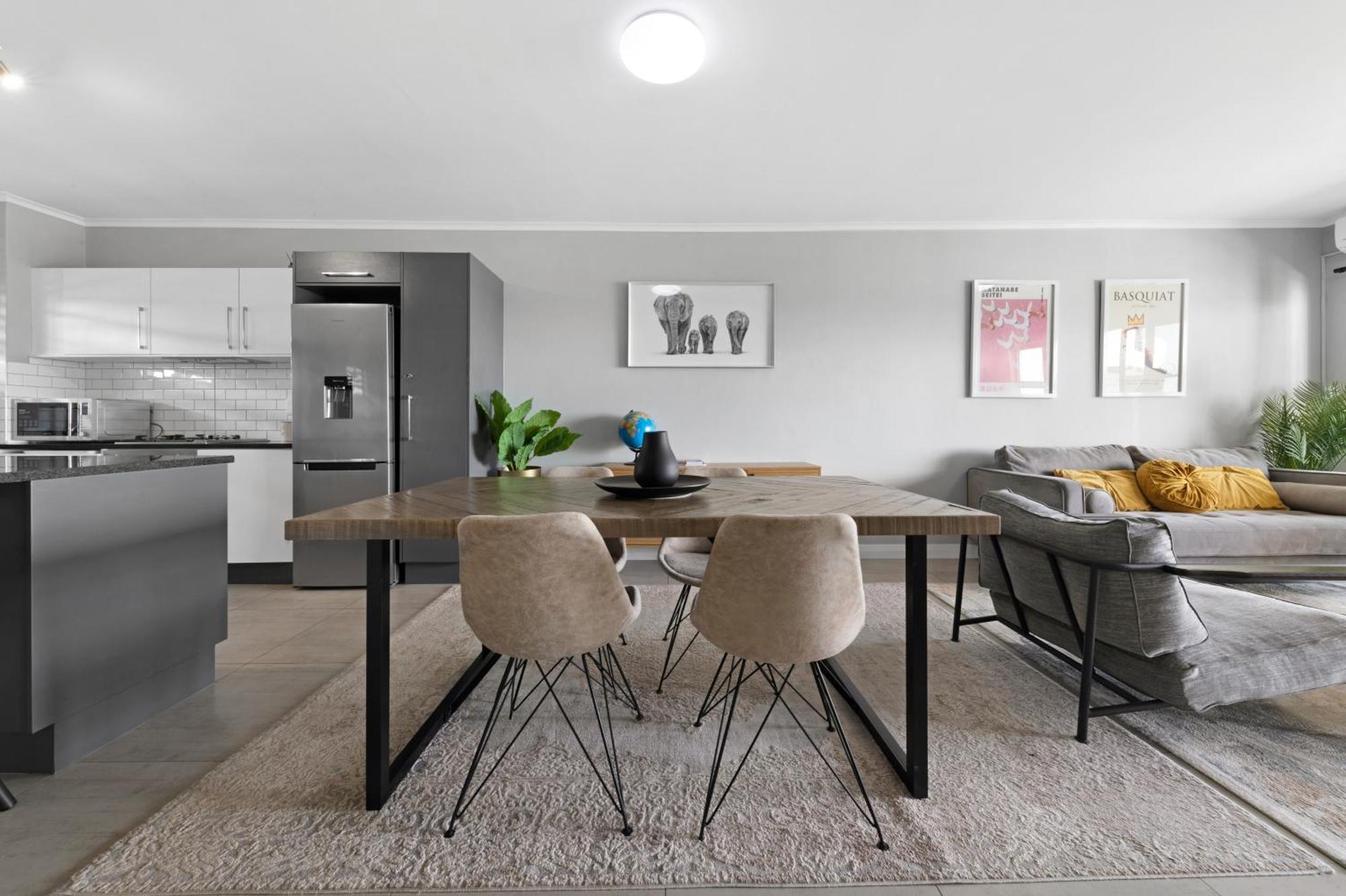 Two Bedroom Luxury Apartment, Century - Backup Power * Cape Town