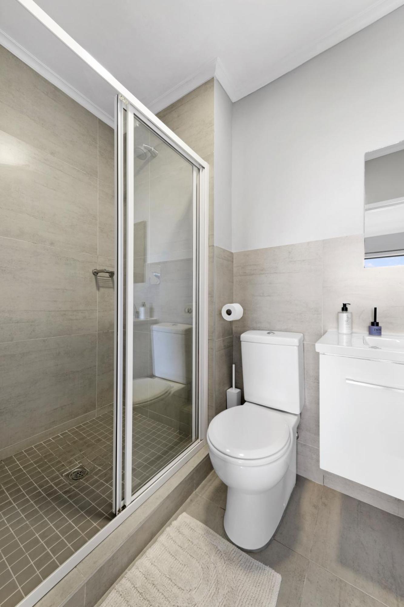 Apartment Two Bedroom Luxury Apartment, Century - Backup Power *