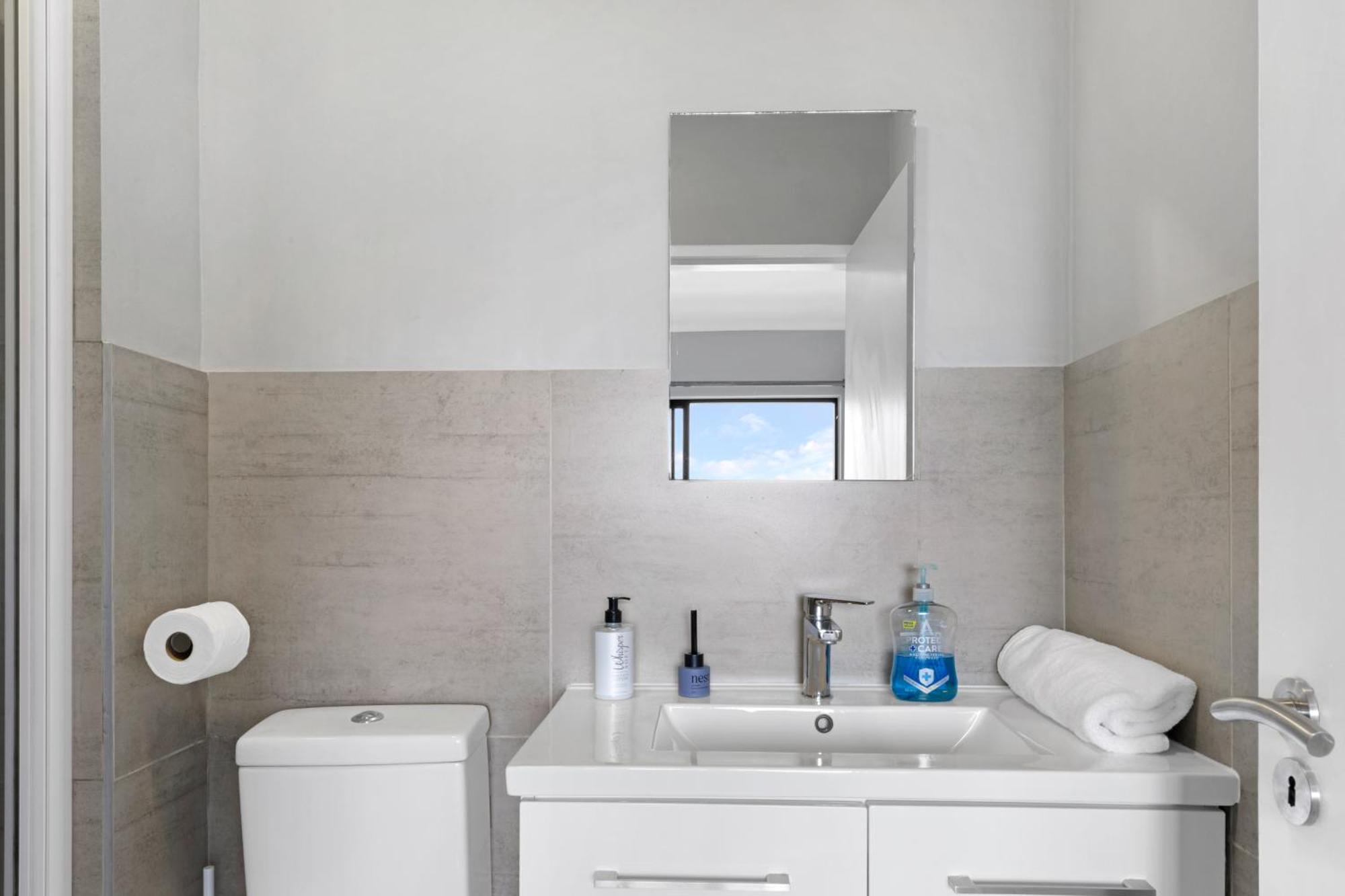 Two Bedroom Luxury Apartment, Century - Backup Power Cape Town