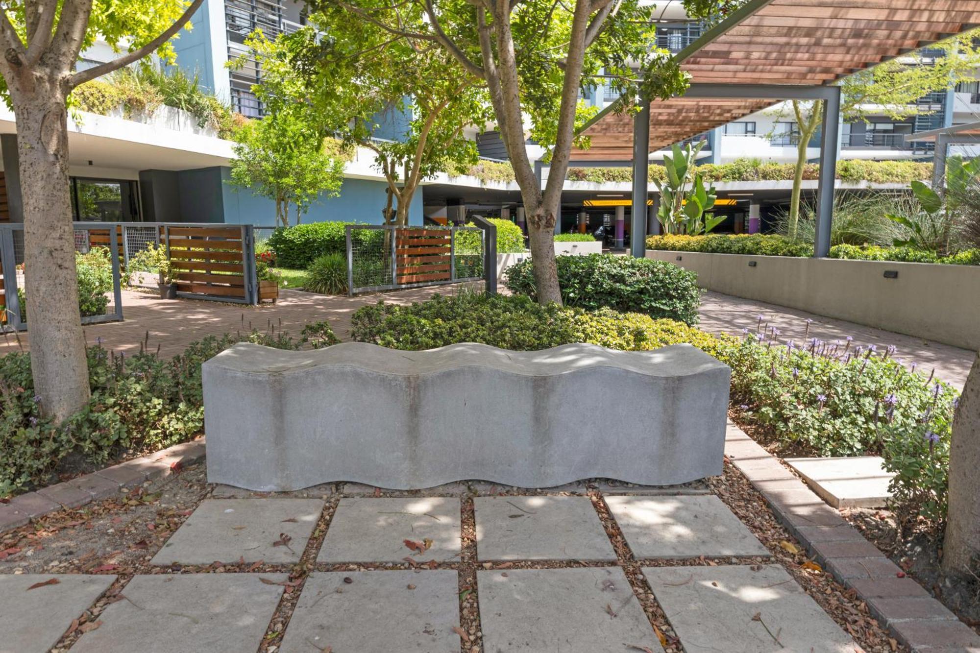 Two Bedroom Luxury Apartment, Century - Backup Power * Cape Town
