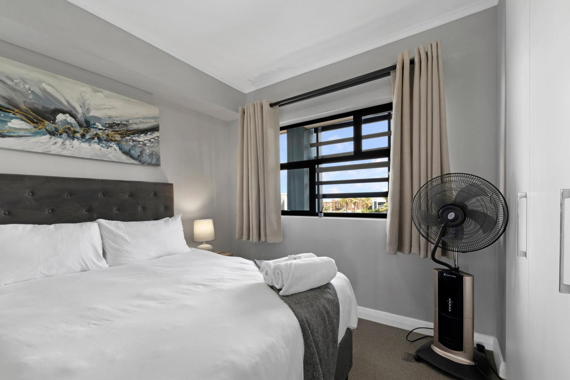 Apartment Two Bedroom Luxury Apartment, Century - Backup Power Cape Town