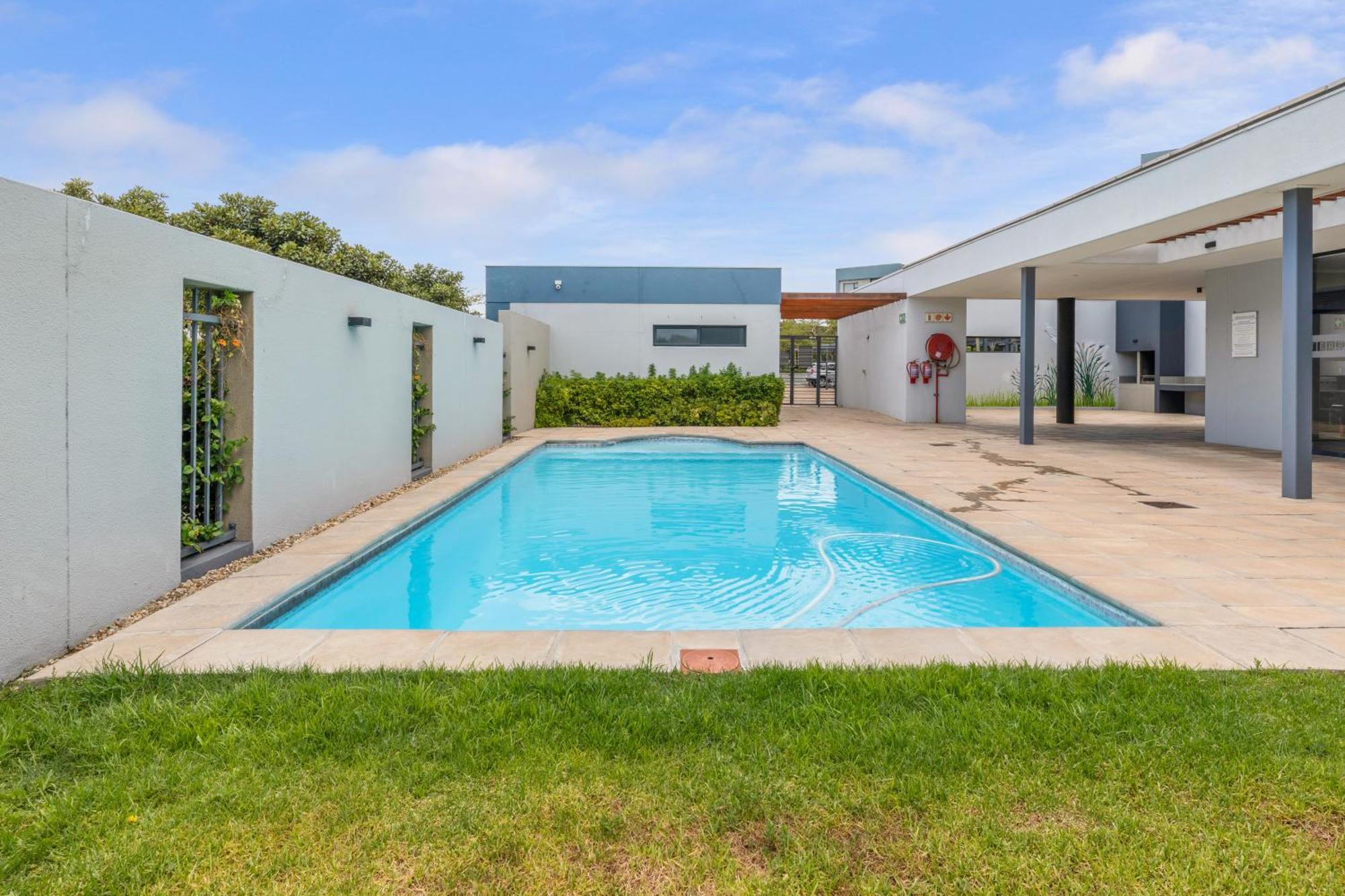 Two Bedroom Luxury Apartment, Century - Backup Power Cape Town