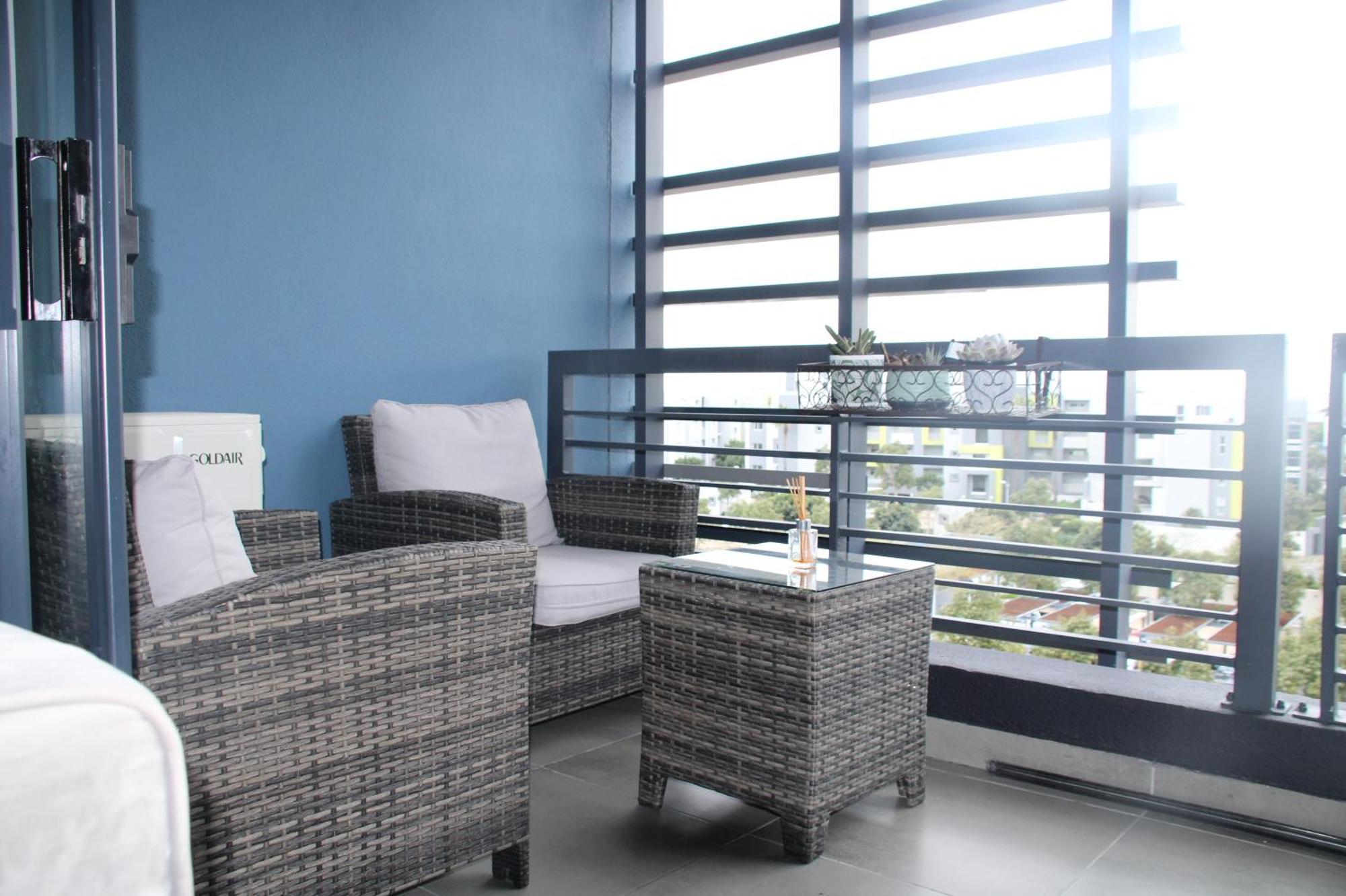 Apartment Two Bedroom Luxury Apartment, Century - Backup Power *