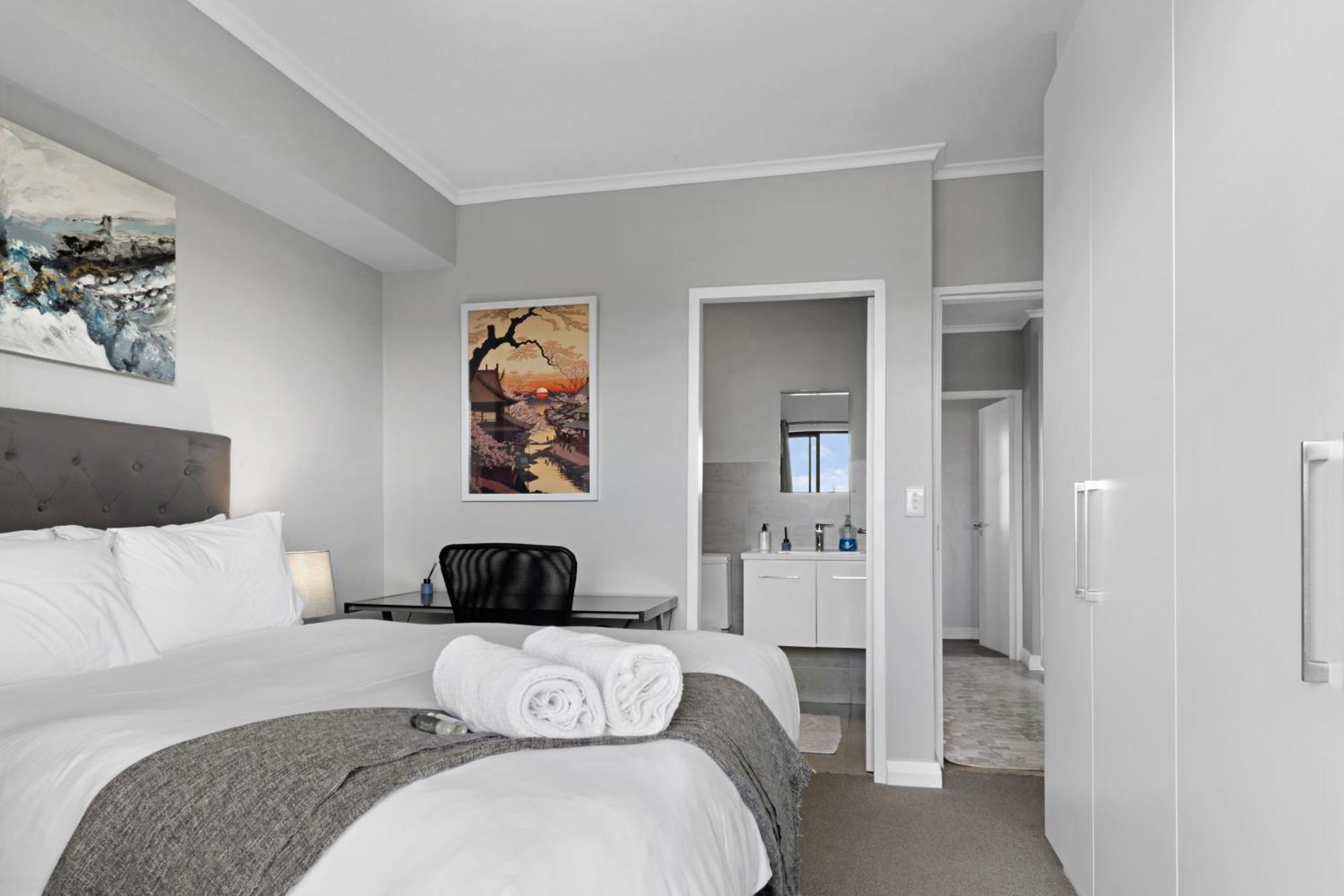 Two Bedroom Luxury Apartment, Century - Backup Power * Cape Town